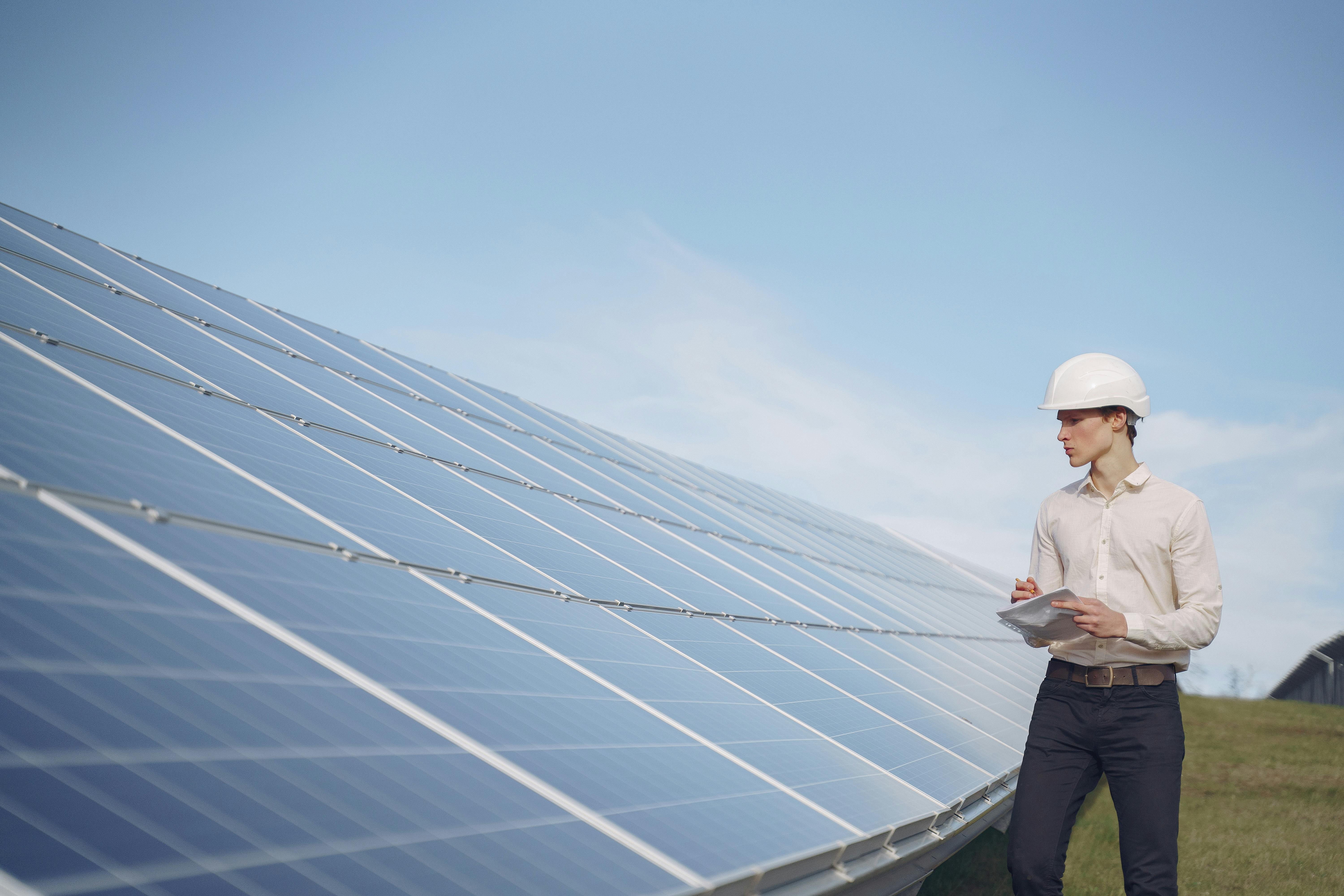 Impianto di pannelli solari fotovoltaici su un tetto